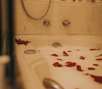 Deluxe Suite with Spa Bath