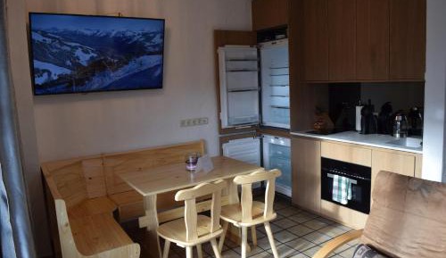 Apartment with Mountain View