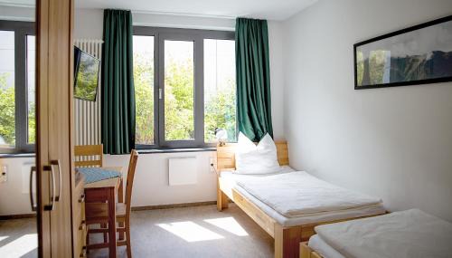 Standard Twin Room with Shared Bathroom
