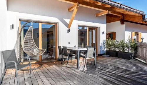 Superior One-Bedroom Apartment with Balcony
