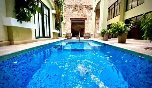 Apartment with Pool View 