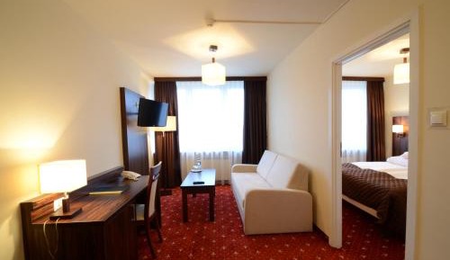 King Studio with Sofa Bed