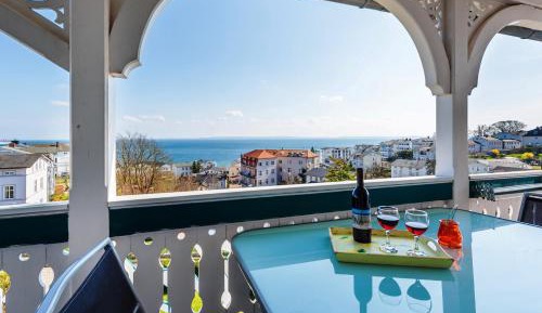 Superior One-Bedroom Apartment with Balcony