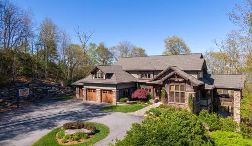 Five-Bedroom Holiday Home