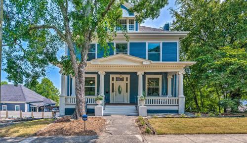 Seven-Bedroom House