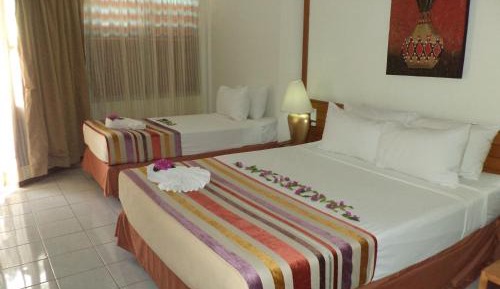 Deluxe Poolside Room