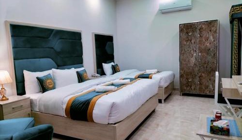 Deluxe Family Room