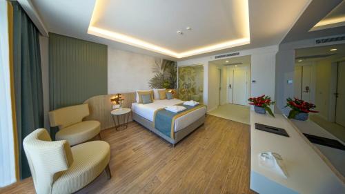 Double Room with Pool View