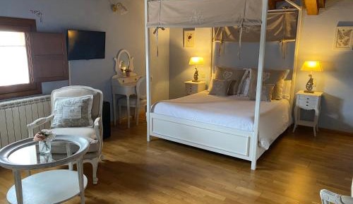 Double Room with Spa Bath and Mountain View