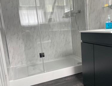 Twin Room with Shower