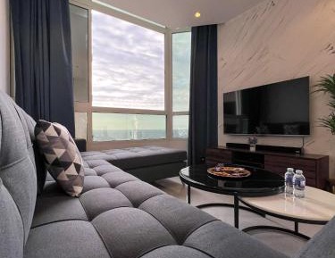 Two-Bedroom Apartment with Balcony and Sea View