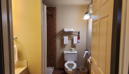 Queen Room - Accessible/Non-Smoking