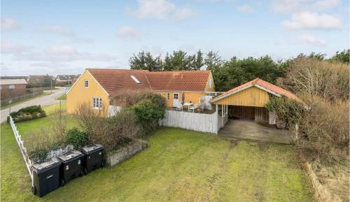 Three-Bedroom Holiday Home 
