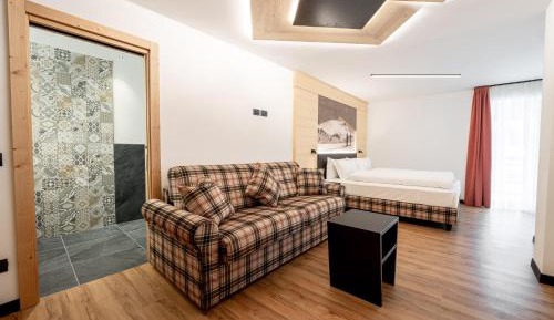 Large Double or Twin Room