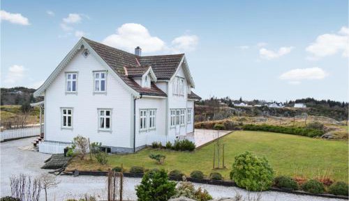 Four-Bedroom Holiday Home