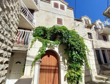 One-Bedroom Apartment with Terrace and Sea View