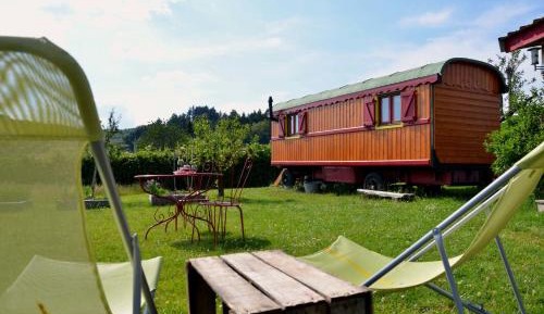 Wooden Caravan (2 Adults)