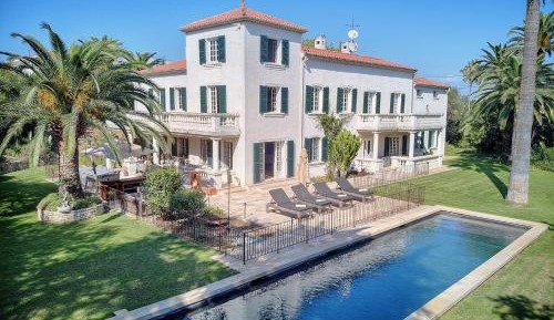 Villa with Garden View