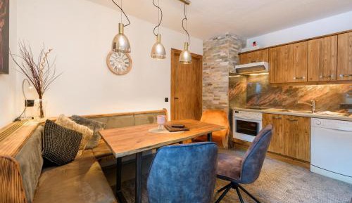 Two-Bedroom Apartment with Balcony and Mountain View 