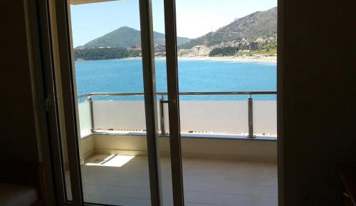 Studio with Terrace and Sea View