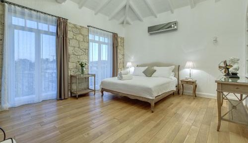 Deluxe Room with Fireplace
