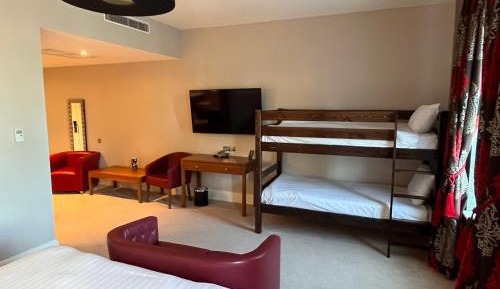 Deluxe Family Room