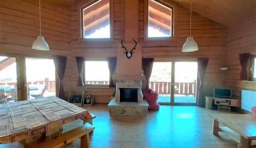 Chalet (14 Adults)