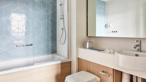 One-Bedroom King Suite