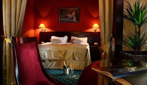Deluxe One-Bedroom Suite