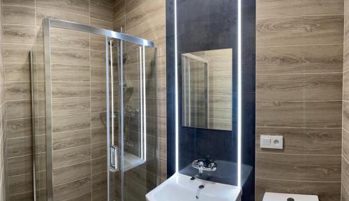 Deluxe Double Room with Shower