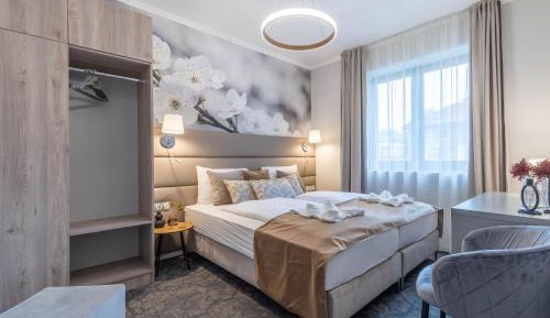 Standard Queen Room