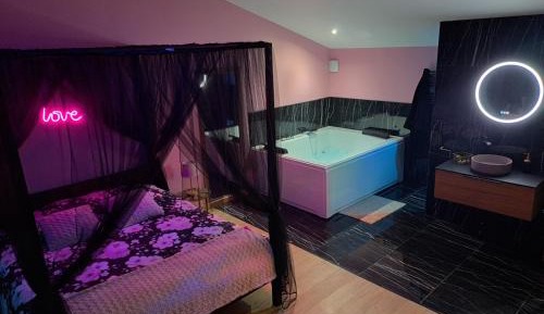 Queen Room with Spa Bath
