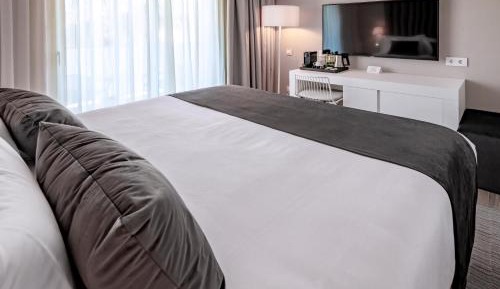 Standard Queen Room