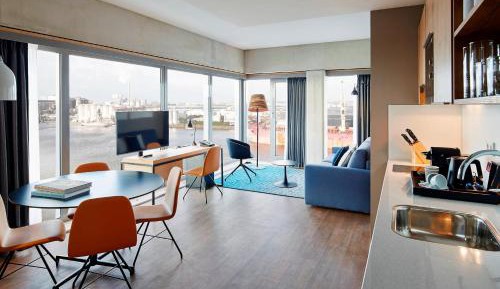 One-Bedroom King Suite with Harbor View