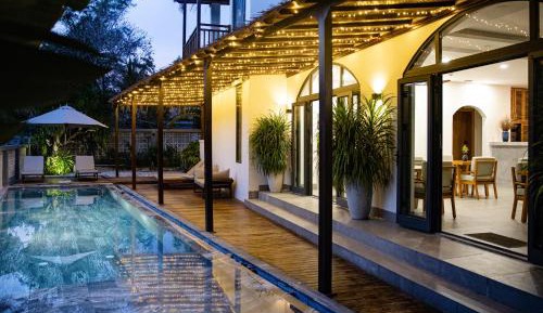 Deluxe Double or Twin Room with Pool View