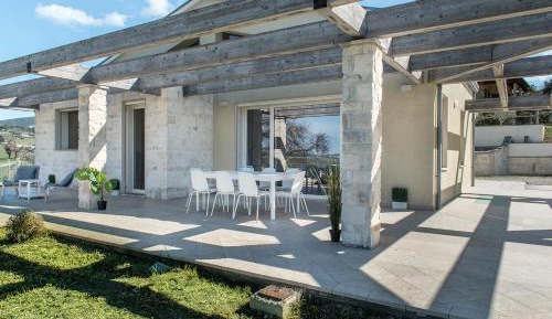 Villa with Garden View
