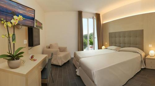 Superior King or Twin Room with Balcony