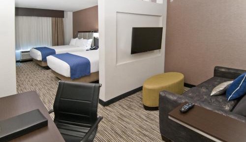 Queen Suite with Two Queen Beds and Additional Living Area