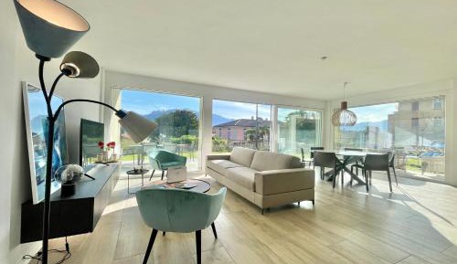 Apartment with Lake View