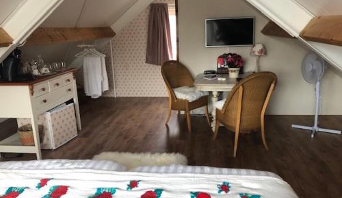 Twin Room with Private Bathroom