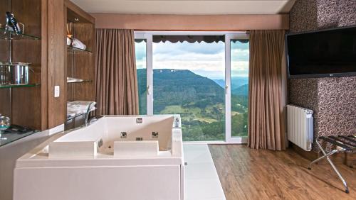 Deluxe King Suite