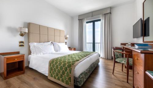 Double or Twin Room with Lake View