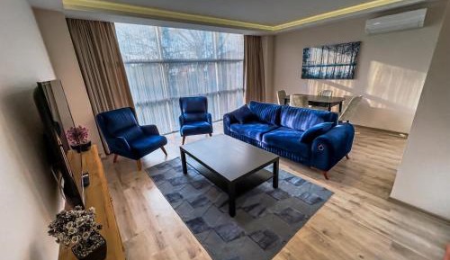 Deluxe King Suite