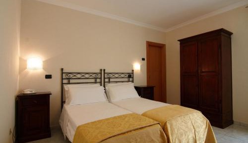 Economy Triple Room
