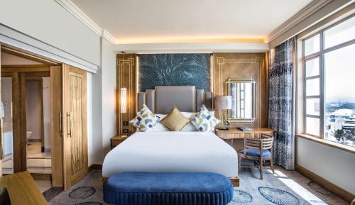 Deluxe Suite with Sleeper Couch Non Smoking