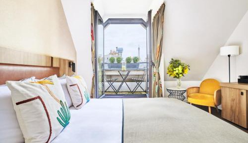 Superior Room with Eiffel Tower view