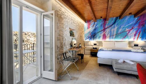 Suite with Panoramic Balcony