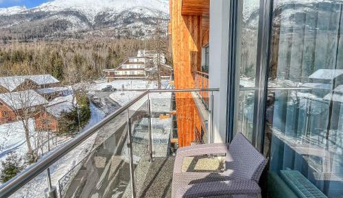 Apartment with Mountain View