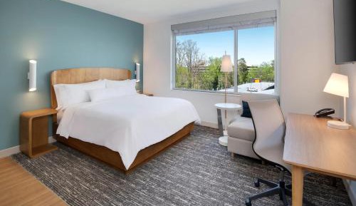 Standard  Guest Room  with  King Bed  City view