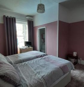 Twin Room with Shower